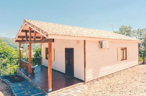 2 bedrooms house with shared pool furnished garden and wifi at Canamero