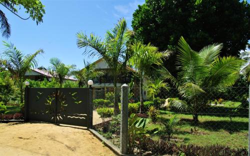 Eingang, 4 bedrooms villa at Foulpointe Madagascar 200 m away from the beach with sea view enclosed garden an in Foulpointe
