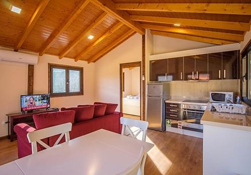 Chalet with one bedroom in Branca Albergaria a Velha with shared pool balcony and WiFi - image 4