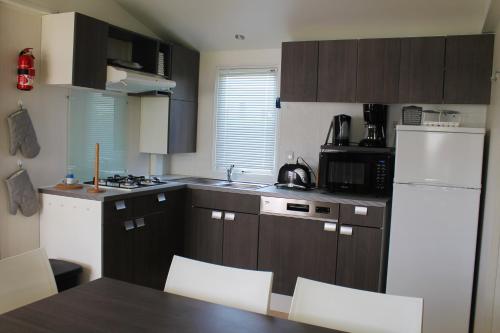 Bungalow with 3 bedrooms in Les Mathes with shared pool furnished garden and WiFi 2 km from the beach gîte à louer Les Mathes