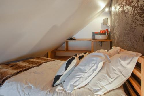 Apartment with 4 bedrooms in Alpes d'huez with wonderful mountain view furnished balcony and WiFi - image 6