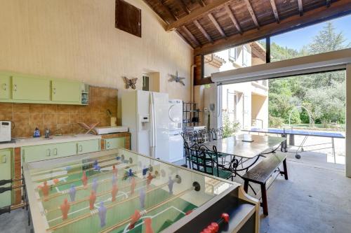 Villa de 3 chambres avec piscine privee jacuzzi et jardin amenage a Oppede