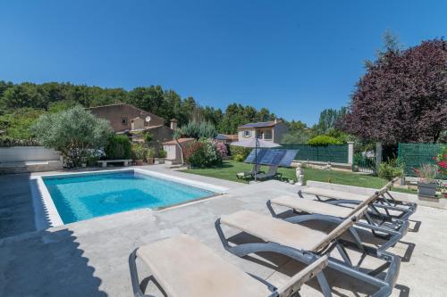 Villa de 3 chambres avec piscine privee jacuzzi et jardin amenage a Oppede