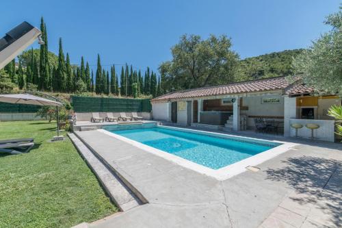 Villa de 3 chambres avec piscine privee jacuzzi et jardin amenage a Oppede