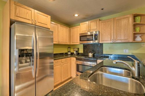 Park City Condo with Pool Access Less Than 1 Mi to Slopes!