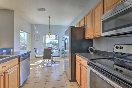 Charming Villa with Pool 11 Mi to Disney World!