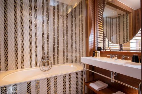 Hotel Maison FL - main image