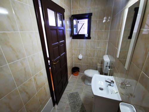 Double Room image 6