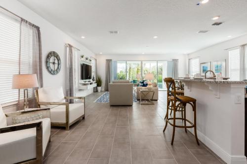 REUNION Stunning Premier 5 Bed 5 Bath Pool 721 - image 2