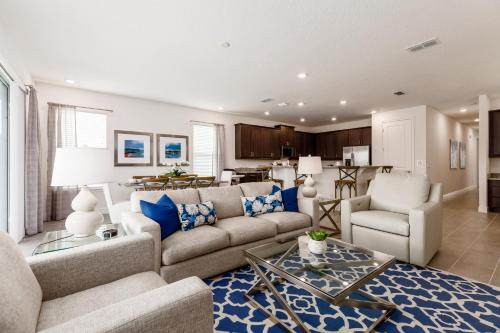REUNION Stunning Premier 5 Bed 5 Bath Pool 721 - image 3