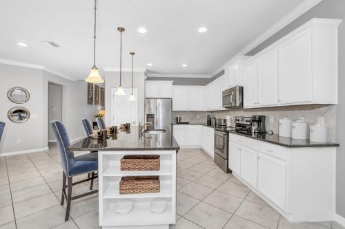 Sleek Home with Big Pool Area and Game Room #8105 - image 7