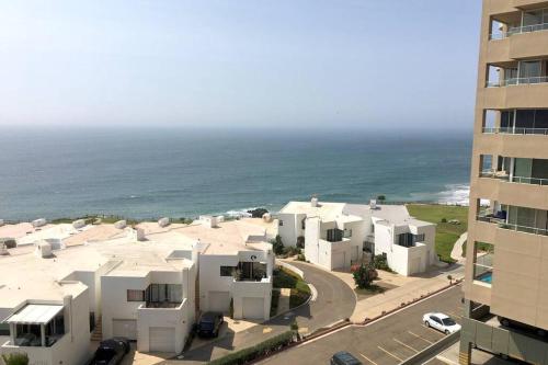 Luxury Oceanfront w/ gym pools basketball tennis!