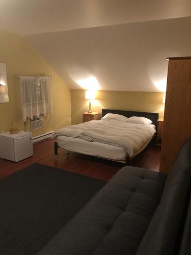 Crowsnest Vineyards Guesthouse in Keremeos, Canada