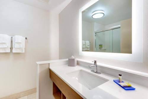 Holiday Inn Express & Suites - Middletown - Goshen, an IHG Hotel in Middletown, USA