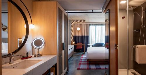 Hyatt Centric Downtown Portland Room Type - King Room with West Hills View
