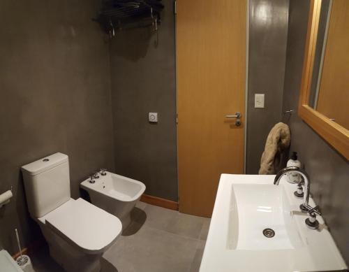 One-Bedroom Apartment image 7
