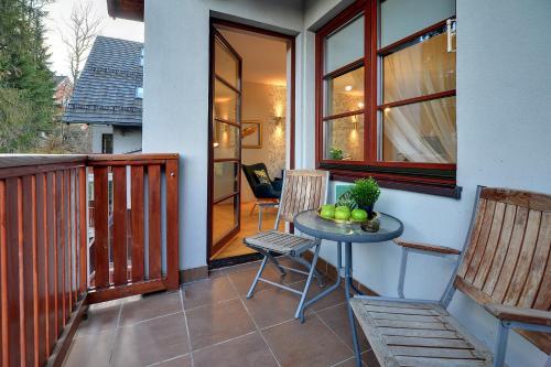 Terraza/balcón, Funkcjonalne i Stylowe Apartamenty Sun Seasons 24 w Karpaczu by Noclegi Renters in Karpacz