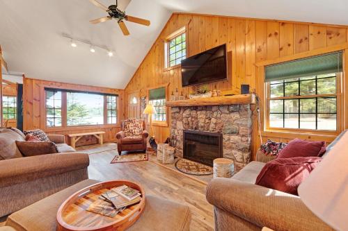Stone Lake View - Main House in Manitowish Waters, USA