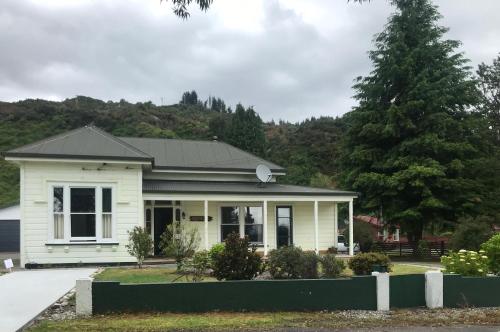 The Old Vicarage Reefton