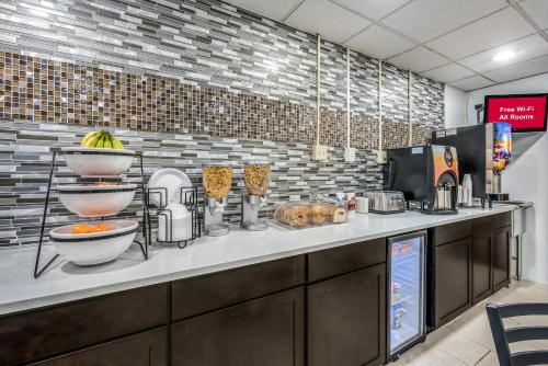 Red Roof Inn & Suites Wapakoneta in Wapakoneta, USA