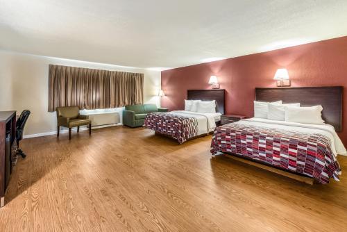 Red Roof Inn & Suites Wapakoneta - image 3