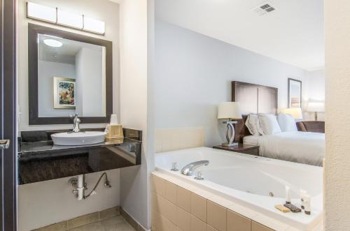 Red Lion Inn & Suites Des Moines