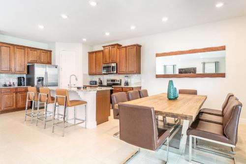Lovely Home with Game Room near Disney - 408S
