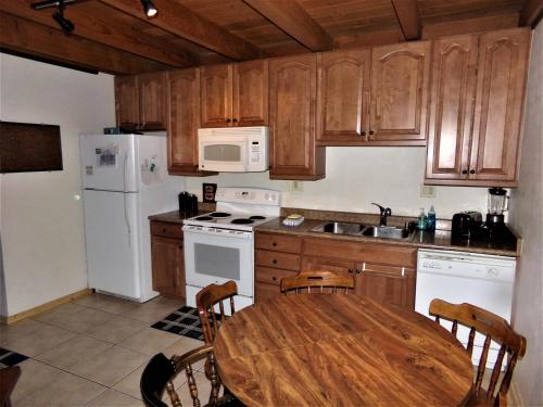THKT Treehouse 2 Bedroom 1 Bathroom - image 3