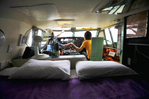 Plane cockpit unit