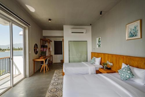 Deluxe Sea View Twin Room