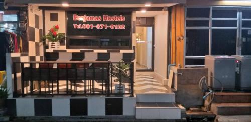Benjamas Hostels