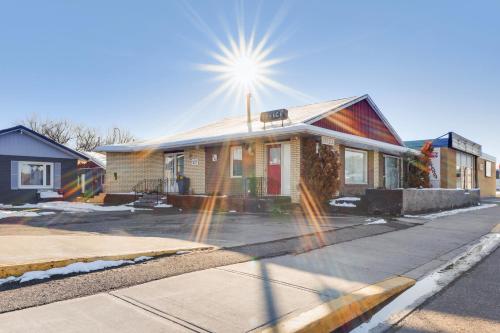 . Hotel Bethel - Fort MacLeod, AB