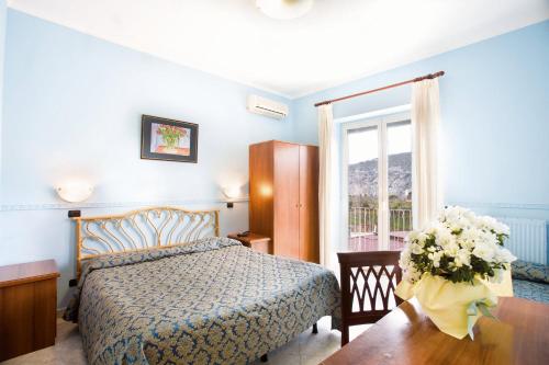 2 twin beds