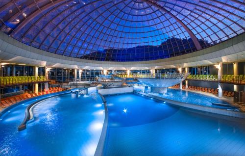 Басейн, Hotel Thermana Park Lasko**** Superior in Ласко