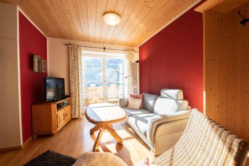 Apartment with Mountain View