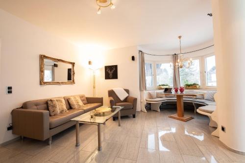 Apartment with Mountain View