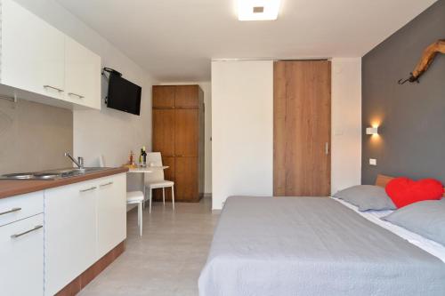 Apartment Mirella 1745