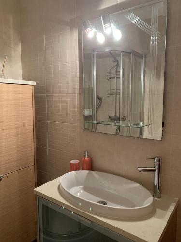 Relaxing apartment in the heart of Cascais - image 4