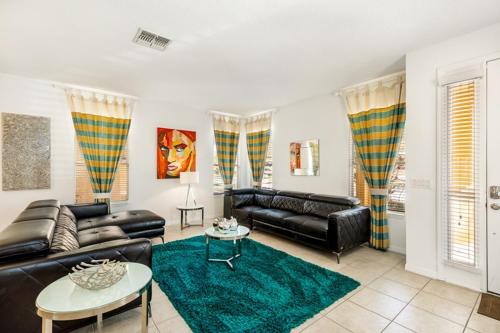 Lakeside Landing - 6 bedroom family home with an amazing lake view and private pool & spa - image 3
