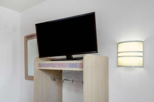 Motel 6-Sepulveda CA - Los Angeles - Van Nuys - North Hills - image 5