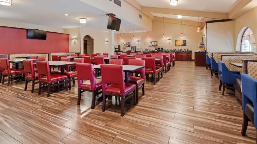 Best Western Plus Heritage Inn - image 3