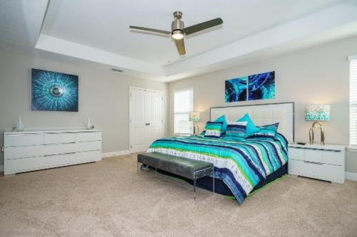 Sunshine at Solterra - 6 bed family villa with a private pool & spa lake views game room and resort facilities - image 7