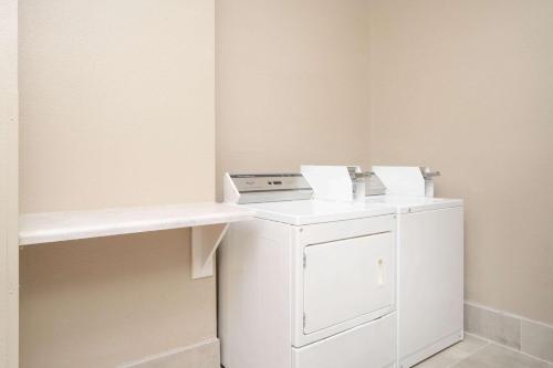 La Quinta by Wyndham Atlanta Stockbridge - image 3