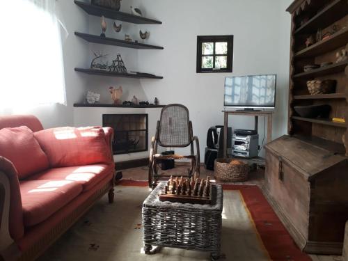 Alugo linda casa de campo perto de São Paulo com ótimo jardim, piscina e lareira. (Linda casa em condominio ecologico de alto padrao a 1h de SP, Terreno de 1500m2 com amplo gramado e ) in 中心部近辺