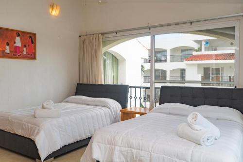Oceanfront condo at voted best Cancun sandy beach photo 4