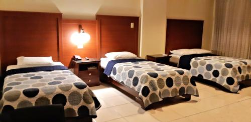 1 double bed, 2 twin beds