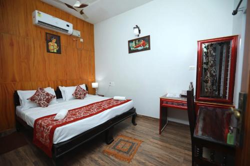 Twin room, pool view