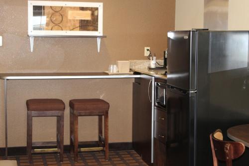 Microtel Inn & Suites By Wyndham Harrisonburg image 11