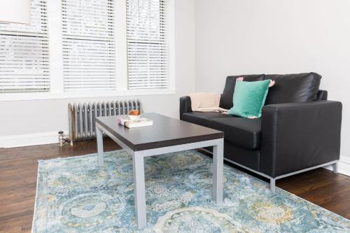 FRONTDESK Open 1 BR Apt 6 miles to Downtown