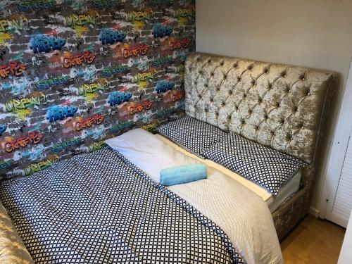Lovely 3-Bed House in Farnham Royal Slough